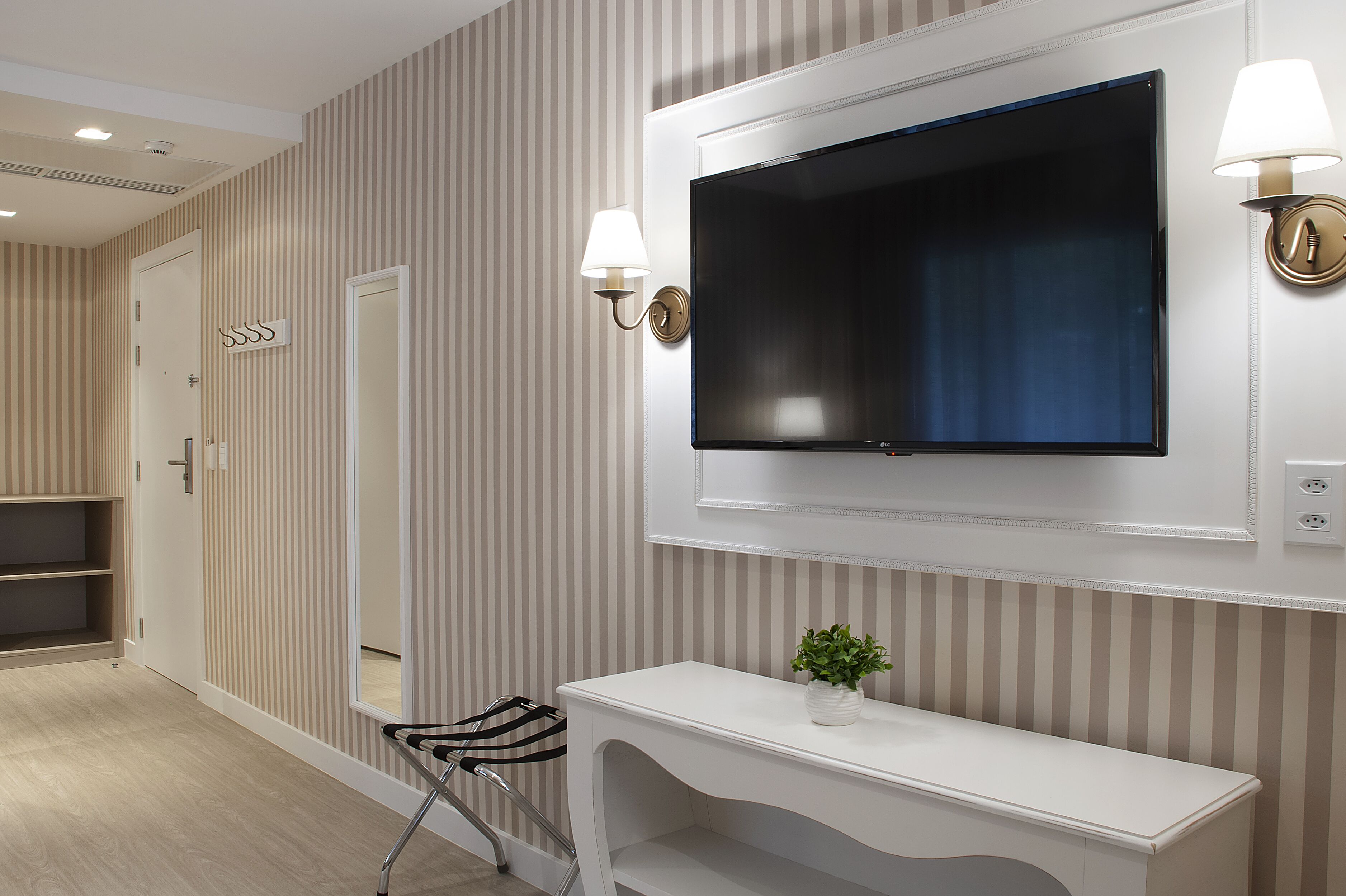 1 bedroom, minibar, individually decorated, desk