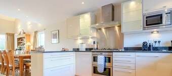 4 bedroom accommodation in Cirencester