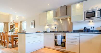 4 bedroom accommodation in Cirencester