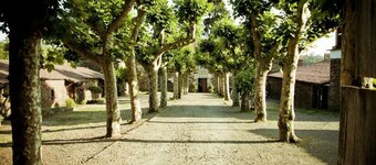 The Pazo de Andeade, was founded at the beginning of the 18th century.