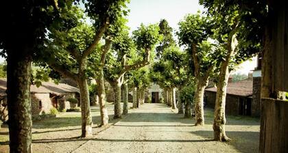 The Pazo de Andeade, was founded at the beginning of the 18th century.