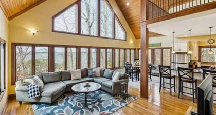 Luxury Lake House w/ DOCK, DIRECT LAKE ACCESS/Tennis/PICKLEBALL/Basketball Court