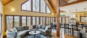 Luxury Lake House w/ DOCK, DIRECT LAKE ACCESS/Tennis/PICKLEBALL/Basketball Court