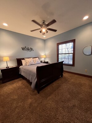 6 bedrooms, iron/ironing board, WiFi, bed sheets