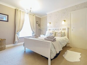 3 bedrooms, free WiFi, bed sheets