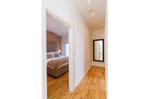 1 bedroom, WiFi - 15% OFF Mon-Fri Stays | Modern 1 Bedroom Apartment (Cardiff)