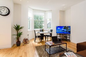 Interior - 15% OFF Mon-Fri Stays | Modern 1 Bedroom Apartment (Cardiff)