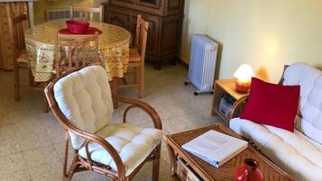 Table tennis, books, music library