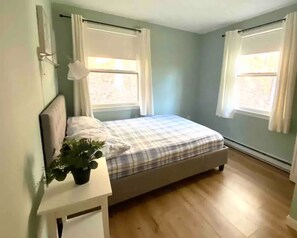 3 bedrooms, travel cot, free WiFi, bed sheets