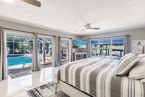 5 bedrooms, desk, iron/ironing board, travel crib