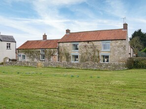 Exterior - Westfield Farm (UK33124) (Little Barugh, near Pickering)