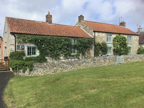 Exterior - Westfield Farm (UK33124) (Little Barugh, near Pickering)