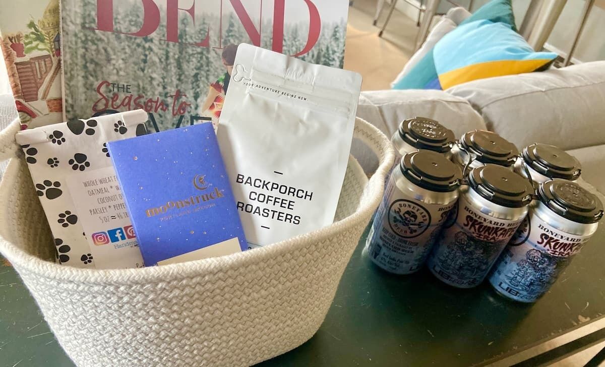 Baignoire, serviettes fournies, savon, papier toilette