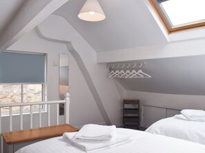 2 bedrooms, free WiFi, bed sheets - 2 bedroom accommodation in Pickering (Pickering)