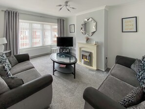 TV - 2 bedroom accommodation in Thornton-Cleveleys (Thornton-Cleveleys)