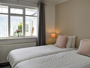 2 quartos, Wi-Fi de cortesia, roupa de cama