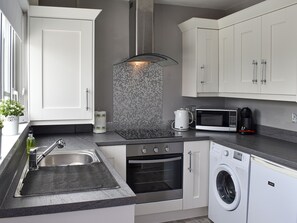 Dishwasher, high chair - 2 bedroom accommodation in Thornton-Cleveleys (Thornton-Cleveleys)