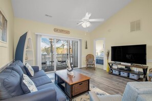 Huoneisto, 2 makuuhuonetta, parveke, näköala kanavalle (303) | Ulkopuoli