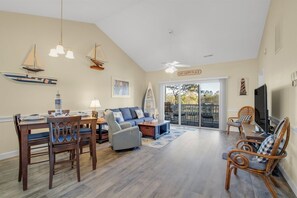 Huoneisto, 2 makuuhuonetta, parveke, näköala kanavalle (303) | Ulkopuoli