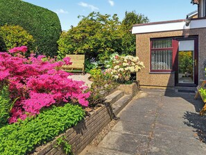 Property grounds - 3 bedroom accommodation in Dunblane (Dunblane)