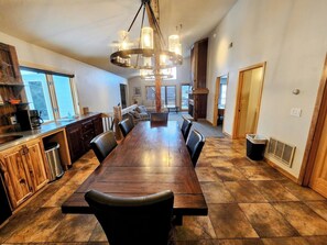 Dining - Perfect location in Crested Butte! Near Rainbow park and short walk to Elk Ave! (Crested Butte)