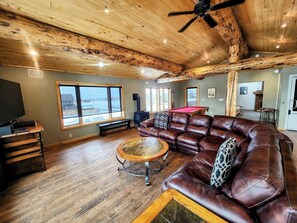 TV, fireplace, DVD player, table football - Perfect location in Crested Butte! Near Rainbow park and short walk to Elk Ave! (Crested Butte)