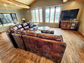 TV, fireplace, DVD player, table football - Perfect location in Crested Butte! Near Rainbow park and short walk to Elk Ave! (Crested Butte)