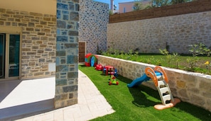 Children’s play area – outdoor