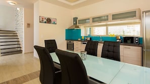 Comfort Villa | Private kitchen