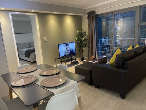 Tana’s Crib Modern Secure 1 bed apartment