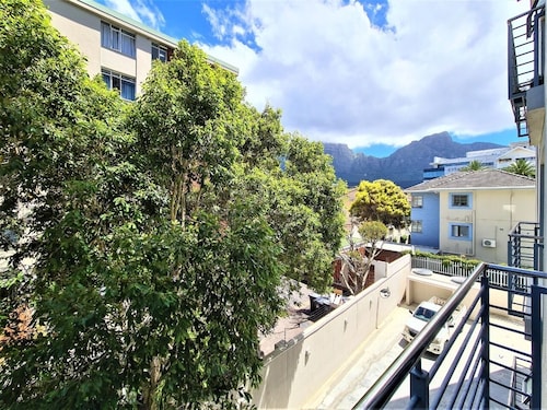 Tana’s Crib Modern Secure 1 bed apartment