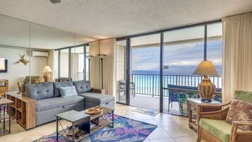 Smart-tv, dvd-spelare, böcker och en stereo