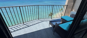 Direct Oceanfront, unobstructed ocean view top floor penthouse quiet & private. 