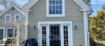 Close to beach, dining and downtown