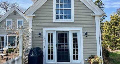 Close to beach, dining and downtown