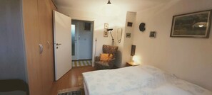 1 chambre, coffres-forts dans les chambres, fer et planche à repasser