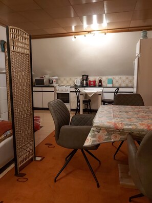 Dining - Appartement Ferienwohnung Bilek - Ferienwohnung mit 1 Schlaf- u. Wohzimmer (Gmunden)