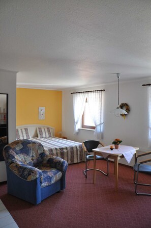 1 bedroom, iron/ironing board, WiFi