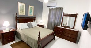 2 bedrooms, desk, iron/ironing board, WiFi