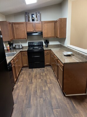 Fridge, oven, stovetop, dishwasher