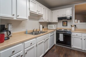 Fridge, microwave, oven, stovetop - Beautiful, Comfy & Convenient Condo! (Sherwood)
