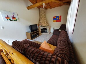 Design Cottage, Fireplace, Mountain View | Living area | TV, fireplace - Sítio Pedacinho do Céu na Serra de SC (Aguas Mornas)
