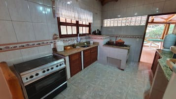 Design Cottage, Fireplace, Mountain View | Private kitchen | Fridge, microwave, oven, stovetop