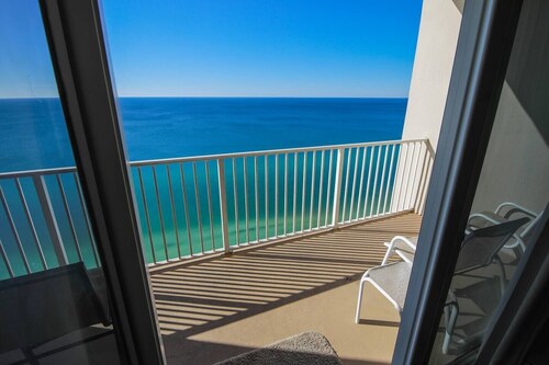 June Specials • Spacious Oceanfront Condo • Pier Park • Amenities & Views