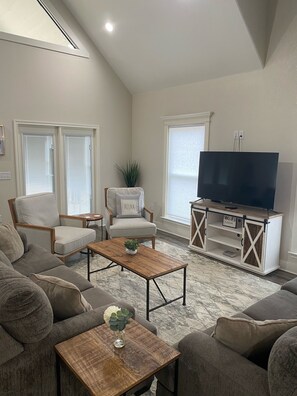 Smart TV - Mid Lake Waterfront Sam Rayburn  (Zavalla)