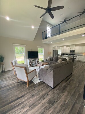 Smart TV - Mid Lake Waterfront Sam Rayburn  (Zavalla)