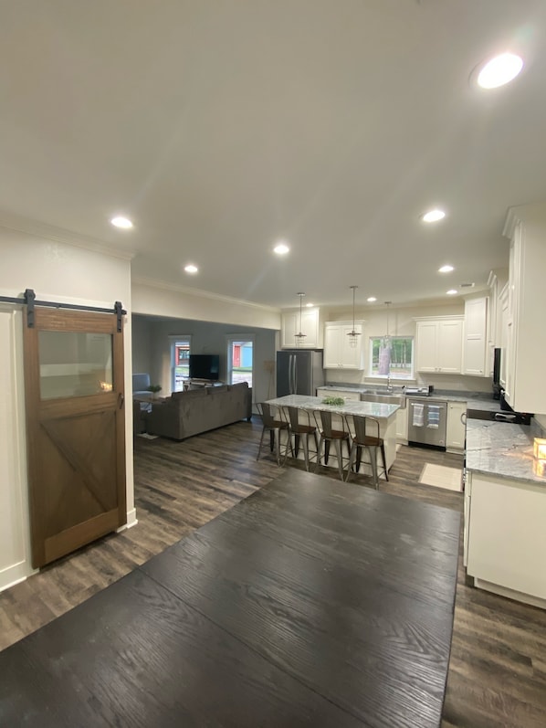 Interior - Mid Lake Waterfront Sam Rayburn (Zavalla)