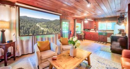 Winter Promo: Stylish Cabin Near Dtown Santa Long Stay Open. Pet-friendly!