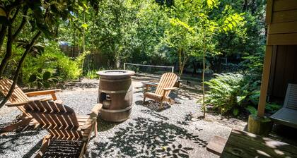 Winter Promo: Stylish Cabin Near Dtown Santa Long Stay Open. Pet-friendly!
