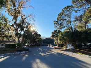 Property grounds - Avail Dec 18 thru 26 - Coligny/S Forrest, Christmas week available thru 12/26 (Hilton Head Island)